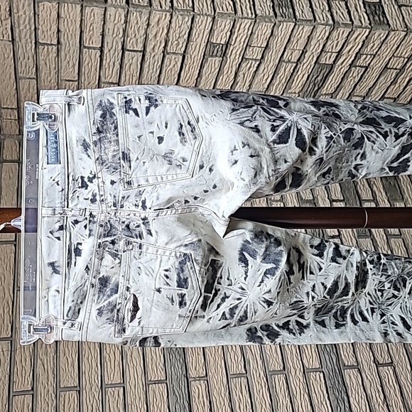 NWOT Rock and Republic Berlin Jeans Sz 4 - Picture 10 of 15